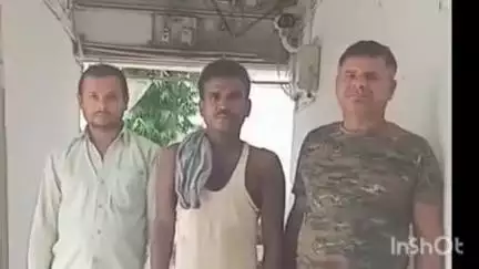 बंजरिया: बंजरिया पुलिस ने गोखुला से 35 लीटर चुलाई शराब के साथ दो तस्करों को गिरफ्तार कर न्यायिक हिरासत में भेजा