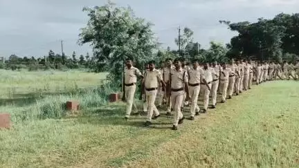 पुलिस कर्मियों को शारीरिक रूप से चुस्त दुरुस्त तथा अनुशासन बनाए रखने हेतु पुलिस केंद्र,सुपौल में परेड का आयोजन किया गया