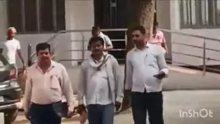 बिंदकी: बिंदकी कस्बे के तहसील में एंटी करप्शन टीम ने ₹5000 रिश्वत लेते रंगे हाथों लेखपाल को पकड़ा, की गई कानूनी कार्रवाई