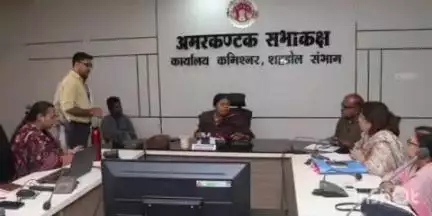 सोहागपुर: कमिश्नर कार्यालय के अमरकंटक सभागार में साप्ताहिक जनसुनवाई का हुआ आयोजन, कमिश्नर सुरभि गुप्ता ने लोगों की सुनीं समस्याएँ