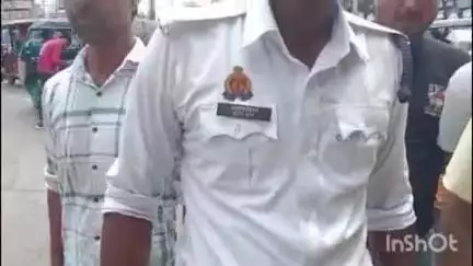 कोल: मालगोदाम में ड्यूटी कर रहे ट्रैफिक पुलिस कर्मी के साथ नशे में धुत ई-रिक्शा चालक ने की अभद्रता व मारपीट, वर्दी हुई फटी