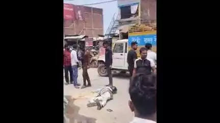 गोंडा: कस्बा बग्गी रोड पर सड़क हादसे में एक युवक की मौत, पुलिस ने शव को पोस्टमार्टम के लिए भेजा