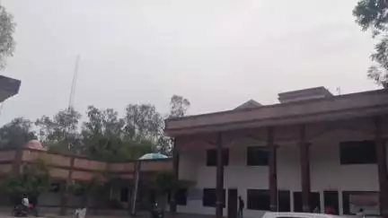 महरौनी: महरौनी में फर्जी नापजोख से विधवा की जमीन पर कब्जा, लेखपाल पर गंभीर आरोप, उपजिलाधिकारी कार्यालय पहुंची