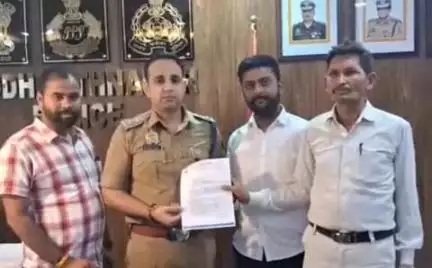 नौगढ़: आजाद अधिकार सेना के लोगों ने अपने कई मांगों को लेकर पुलिस अधीक्षक सिद्धार्थनगर को दिया ज्ञापन