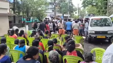 കൊച്ചി: തീരത്തെ ക്ഷോഭത്തിന് ശമനമില്ല, കണ്ണമാലിയിൽ ഇന്നും റോഡ് ഉപരോധിച്ച് തീരദേശവാസികൾ