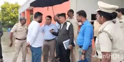 ಹಾಸನ: ನಗರದ ಕೆಎಸ್ಆರ್ಟಿಸಿ ಬಸ್ ನಿಲ್ದಾಣಕ್ಕೆ ಶಾಸಕ ಸ್ವರೂಪ್ ಭೇಟಿ - ಪರಿಶೀಲನೆ