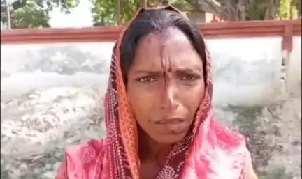 शोहरतगढ़: थाना चिल्हिया क्षेत्र के ग्राम परसिया की निवासिनी गुड़िया को इसी गाँव के 3 लोगों ने मिलकर किया लहूलुहान