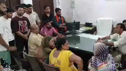 सिकंंदराबाद: सिकंदराबाद वार्ड नंबर 17 में नाले की सफाई न होने पर मोहल्ला वासियों ने नगर पालिका का किया घेराव