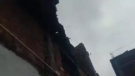 जबलपुर: भानतालिया चौधरी मोहल्ले में निर्माणाधीन मकान का छज्जा गिरने से महिला की मौत, एक घायल, परिजनों का प्रदर्शन