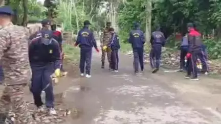 হিলি: সীমান্তের তরুণ তরুণীদের ভারতীয় সেনায় যোগদানে উদ্বুদ্ধ করতে হিলি রমানাথ উচ্চ বিদ্যালয়ে বর্ণাঢ্য অনুষ্ঠান অনুষ্ঠিত হল