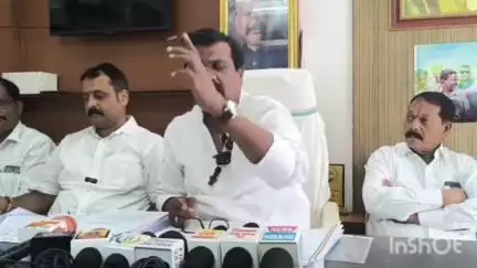 ठाणे: शहरात शेकडो अनधिकृत बांधकामे उभारेपर्यंत मनपा प्रशासन काय करते: काँग्रेस जिल्हाध्यक्ष विक्रांत चव्हाण यांचा सवाल
