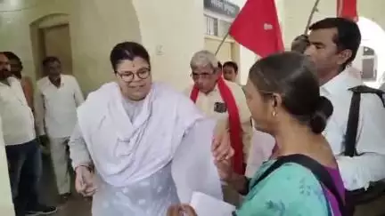 लखीमपुर: फिलिस्तीन पर हमलों के विरोध में भाकपा माले का प्रदर्शन, कलेक्ट्रेट में राष्ट्रपति को संबोधित कर डीएम को सौंपा ज्ञापन
