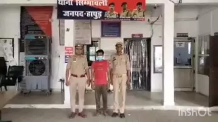 गढ़मुक्तेश्वर: रेलवे रोड के पास पुलिस ने चेकिंग के दौरान धोखाधड़ी के मामले में फरार अभियुक्त को किया गिरफ्तार