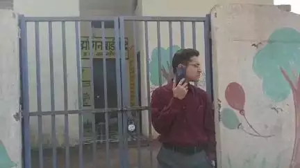 ईसागढ़: ईसागढ़ के महुअन गांव में कलेक्टर का औचक निरीक्षण, आंगनवाड़ी और पंचायत भवन मिले बंद
