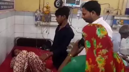 एटा: गांव कीलरमऊ में झोलाछाप डॉक्टर के यहां किशोरी की उपचार के दौरान बिगड़ी हालत, परिजन लेकर पहुंचे मेडिकल कॉलेज और लगाए आरोप