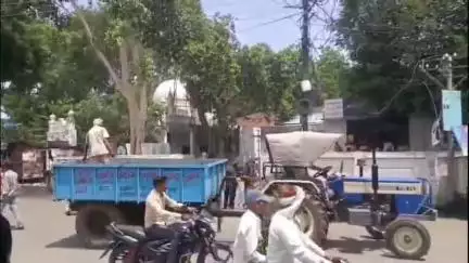 बुरहानपुर नगर: एसडीएम कार्यालय के बाहर सड़क पर खड़े ठेलों को किया ज़ब्त, एसडीएम ने कराई कार्रवाई