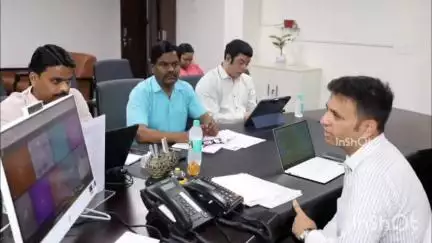 होशंगाबाद नगर: नर्मदापुरम कमिश्नर कार्यालय में कमिश्नर ने वीडियो कॉन्फ्रेंस में कलेक्टर्स को दिए निर्देश