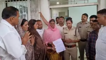 भैंसदेही: यादव समाज के लोगों का आरोप हमारी लड़की का किया अपहरण पुलिस नहीं कर रही कार्रवाई आंदोलन करने की दी चेतावनी।