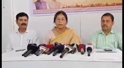 বৰপেটা: কেন্দ্ৰীয় চৰকাৰৰ এঘাৰ বছৰ পূৰ্তিৰ লগত সংগতি ৰাখি জিলা বিজেপিৰ কাৰ্যাল‌য়ত মন্ত্ৰী নন্দিতা গাৰ্লোছাৰ সংবাদমেল