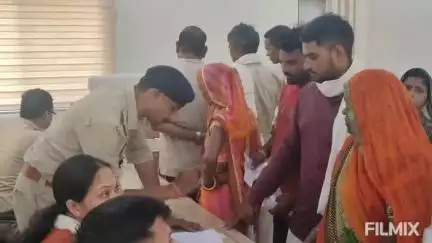 मुरैना: टिकटोली गुर्जर गांव में पटवारी ने जिंदा महिला को मुर्दा बताया, महिला एसपी ऑफिस पहुंची