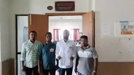కామారెడ్డి: ప్రైవేట్ పాఠశాలల్లో ఫీజు నియంత్రణ చట్టం అమలు చేయాలని జిల్లా విద్యాశాఖాధికారికి PDSU నాయకుల వినతి