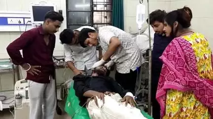 समस्तीपुर: नगर थाना क्षेत्र के आजाद चौक के पास चलती ट्रेन से गिरकर युवक हुआ जख्मी