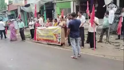 বিলোনিয়া: প্যালেস্তাইনের উপর ইজরাইলের হামলার প্রতিবাদে CPI(M)-র বিলোনিয়া মহকুমা কমিটির কার্যালয় থেকে হল বিক্ষোভ মিছিল ও সভা