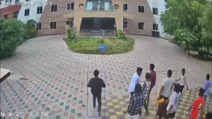 खंडवा नगर: पम्पूरी अस्पताल में मृत महिला के परिजनों ने की जमकर तोड़फोड़, वीडियो वायरल