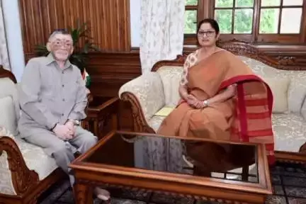 कांके: राजभवन में दो केंद्रीय मंत्रियों और राज्य के वित्त मंत्री ने राज्यपाल से की भेंट