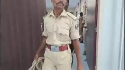अस्थावां: कोनन्द गांव से 2 लीटर शराब के साथ एक व्यक्ति को अस्थावां पुलिस ने किया गिरफ्तार