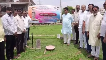 ಸಿಂದಗಿ: ಪಟ್ಟಣದಲ್ಲಿ ಶಿವಸಿಂಪಿಗೆರೆ ಸಮಾಜದ ಸಮುದಾಯ ಭವನಕ್ಕೆ ಶಾಸಕ ಅಶೋಕ ಮನಗೂಳಿ ಭೂಮಿ ಪೂಜೆ