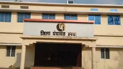 हरदा: जिला पंचायत सभाकक्ष में जनसुनवाई का हुआ आयोजन, कलेक्टर सिद्धार्थ जैन ने सुनीं समस्याएँ
