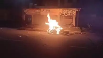 वैजापूर: खंडाळा येथे जमावाने दुकानांची तोडफोड करुन जाळपोळ केल्याप्रकरणी ३७ जणांविरुद्ध वैजापूर पोलिसांत गुन्हा दाखल