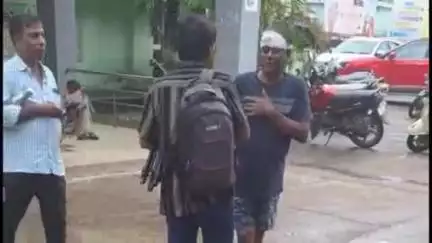 କୋରେଇ: ବେଣାପୁର ଛକରେ କୁକୁର ପଶିବାରୁ ବାଇକରୁ ପଡି ଶିକ୍ଷକ ଆହତ, ଚିକିତ୍ସା ପାଇଁ ଯାଜପୁର ରୋଡ ସ୍ୱାସ୍ଥ୍ୟକେନ୍ଦ୍ରରେ ଭର୍ତ୍ତି