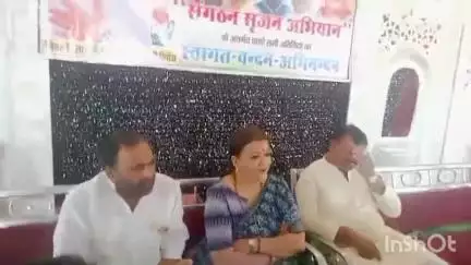 सिरोंज: संगठन सृजन अभियान के तहत केंद्रीय पर्यवेक्षक ने सुहाग गार्डन में 
कांग्रेस कार्यकर्ताओं के साथ की बैठक