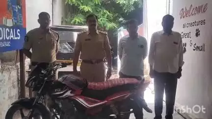 ఆదోని: పెద్ద తుంబలం పరిధిలోని ఎల్ఎల్సీ కెనాల్ వద్ద అక్రమంగా మద్యం తరలిస్తున్న వ్యక్తి అరెస్ట్: ఆదోని సీఐ సైదులు