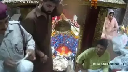 ऊना: शक्तिपीठ माता श्री चिंतपूर्णी मंदिर में शर्मनाक घटना, गर्भगृह में पुजारी और सुरक्षा कर्मी के बीच जमकर हुई हाथापाई