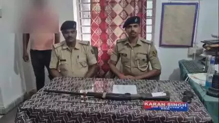 अरेराज: चिंतामनपुर गांव से अवैध हथियार लहराने के मामले में आरोपी युवक को मलाही पुलिस ने किया गिरफ्तार
