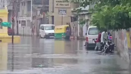 નડિયાદ: શહેર સહિત આસપાસના અધિકારોમાં વરસાદી માહોલ, માઈ મંદિર ગરનાળુ, રબારીવાસ સહિતના વિસ્તારો પાણીમાં ઘરકાવ થયા #Jansamsya
