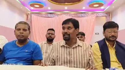 लोहरदगा: मुद्रिका बैंक्वेट हॉल में आजसू पार्टी की अहम बैठक संपन्न, संगठन को सशक्त बनाने का लिया संकल्प