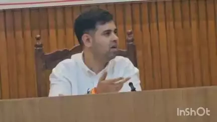 हरदोई: कलेक्ट्रेट सभागार में जिलाधिकारी ने पत्रकारों से संवाद कर जल भराव की समस्या के निस्तारण के लिए मांगे सुझाव