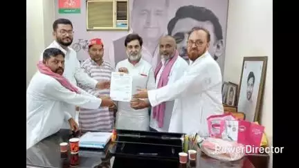 पटियाली: गंजडुंडवारा के खलील खान को समाजवादी पार्टी अल्पसंख्यक सभा का प्रदेश उपाध्यक्ष बनाए जाने पर लोगों ने दी बधाई