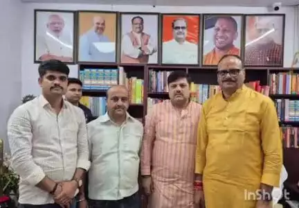 औरैया: गोहानी कला की घटना को लेकर डिप्टी सीएम ब्रजेश पाठक ने डीएम औरैया को निष्पक्ष जांच करने के दिए निर्देश