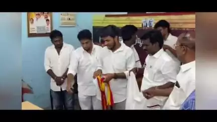 திருவொற்றியூர்: திருவொற்றியூரில் திமுக பகுதி செயலாளர் முன்னிலையில் த.வெ.நிர்வாகிகள் இணைந்தனர் இது திமுகவுக்கு சர்ச்சை ஆனதால் பகுதி செயலாளர் சார்பில் போலீசில் புகார்