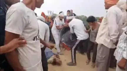 महावन: गांव भदाया में मिट्टी का ढहा गिरने से किसान की मौत, परिवार में मचा कोहराम, ग्रामीणों ने रास्ते में लगाया जाम