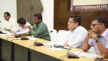 जगदलपुर: रेनवाटर हार्वेस्टिंग सिस्टम के लिए शासन के नियमों का पालन आवश्यक, कलेक्टर ने बैठक में दिए निर्देश