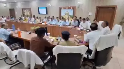 बूंदी: ऊर्जा राज्य मंत्री हीरालाल नागर ने वंदे गंगा जल संरक्षण जन अभियान की समीक्षा की, अधिकारियों को दिए आवश्यक निर्देश