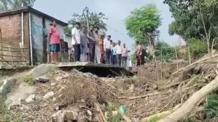 पूरनपुर: नौजलिया नकटा में पानी का निकास न होने और गड्ढों से ग्रामीण परेशान, समस्या के समाधान की मांग की #jansamasya