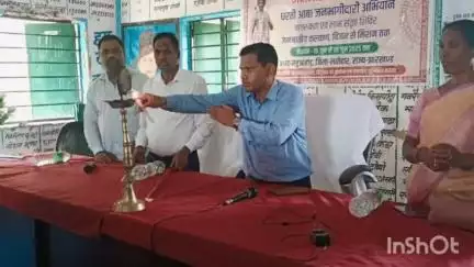 महुआडांड़: धरती आबा जनजातीय ग्राम उत्कर्ष अभियान के तहत दुरूप पंचायत भवन में मंगलवार शाम 4 बजे तक शिविर लगाया गया
