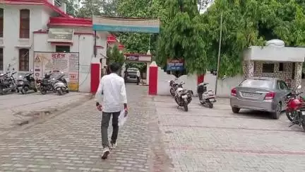 लखीमपुर: बांसताली सोठपुर के क्षेत्र पंचायत सदस्य ने गांव के दबंग पर मारपीट का लगाया आरोप, एसपी कार्यालय पहुंचकर लगाई गुहार